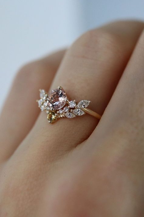 Marvel Preferences - 𝙔𝙤𝙪𝙧 𝙚𝙣𝙜𝙖𝙜𝙚𝙢𝙚𝙣𝙩 𝙧𝙞𝙣𝙜 - Wattpad Best Diamond Rings, Ring Rosegold, Diamond Rings Design, Engagement Ring Rose Gold, Best Engagement Rings, Dream Engagement Rings, Ladies Diamond Rings, Rose Engagement Ring, Women Diamond