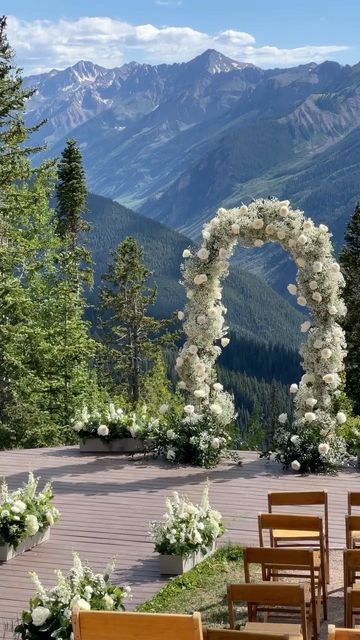 THE WEDDING BLISS on Instagram: "This is pure magic🥹🌲 Would you get married here? 🎥: @o.skifilms 📍: @thelittlenell 📋: @awevents.colorado 🌿: @aspenbranch . . . #view #nature #scenery #weddingvenue #weddingceremony #wedding #stunning #aspen #colorado #forest #mountains #weddingday #weddinginspiration #weddingplanner #weddingplanning" The Wedding Bliss, Mountain View Weddings, Forest Theme Wedding, Mountain Top Wedding, Aspen Wedding, Mountain Wedding Venues, Dream Wedding Venues, Wedding Mood Board, Wedding Mood