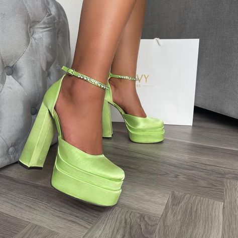 Envy Shoes on Instagram: "This colour though 😍 Giving us all the summer vibes ☀️ The Nikita diamante light green satin platform statement heels are now available in 9 colours! £44.99 Shop: envyshoesuk.com #envyshoes #envyarmy #heels" Cottage Shoes, Hoco Shoes, Light Green Dress, Statement Heels, Heels Prom, Heels Aesthetic, Fiesta Outfit, Funky Shoes, Green Heels