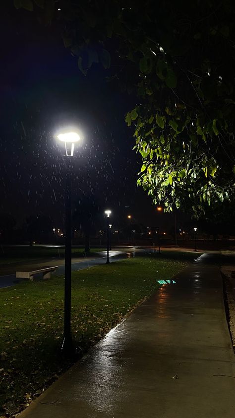 Night Landscape Photography, Rain Pictures, Rainy Day Aesthetic, Night Rain, Rain Wallpapers, Dark Nature Aesthetic, Night Scenery, Night Landscape, Rainy Night