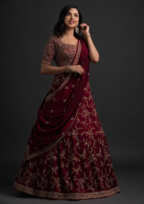 Flared Lehenga, Indian Bridesmaid Dresses, Lehenga Saree Design, Simple Lehenga, Bridal Sarees South Indian, Long Gown Design, Half Saree Lehenga, Wedding Lehenga Designs, Lehenga Designs Simple