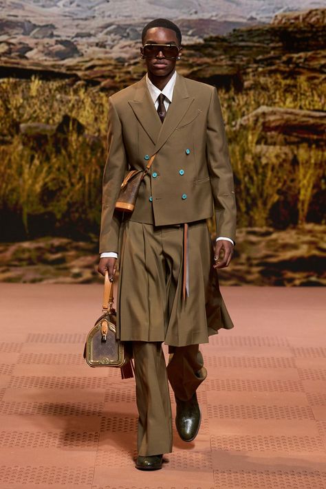 Louis Vuitton Fall 2024 Menswear Collection | Vogue Cowboy Fashion Men, Gavrilo Princip, Fashion Show Outfit, Silhouette Mode, 2024 Menswear, American Workwear, Menswear Runway, American Western, Louis Vuitton Fashion