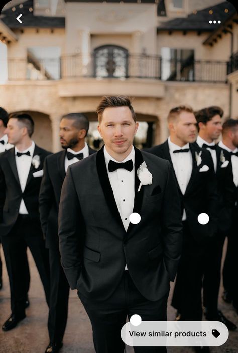 Different Wedding Poses, Groomsmen Poses With Groom, Wedding Day Shoot, Grooms Men Photo Ideas, Black Tux Wedding Groomsmen, Wedding Groom Pictures, Groom Wedding Prep Photos, Wedding Shoots Poses, Groom Portraits Groomsmen