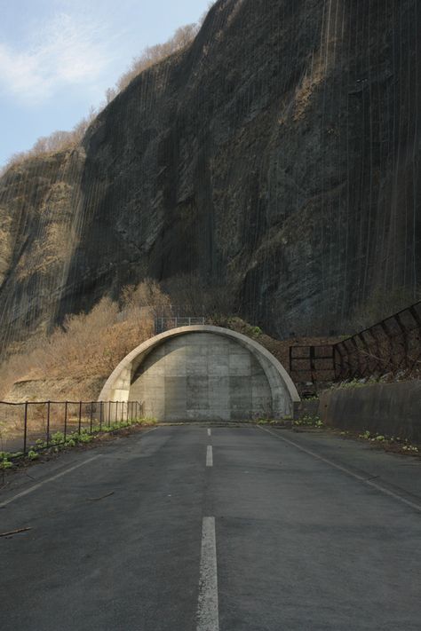 Tunnel Post Apocalypse, Brutalism, Abandoned Places, Urban Decay, Country Roads, Japan, Road, Natural Landmarks, Architecture