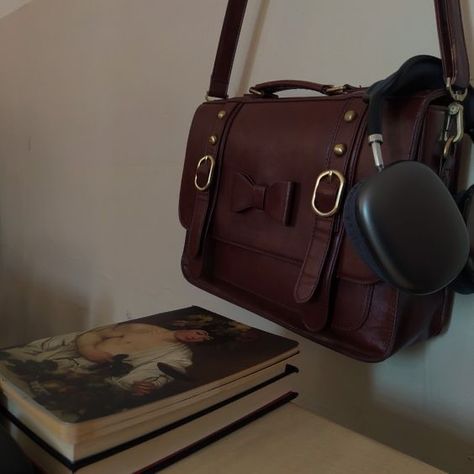 Dark Academia Bag, Classic Academia, Chaotic Academia, Aesthetic Dark Academia, The Smiths, Remus Lupin, Dark Academia Aesthetic, Bags Aesthetic, The Secret History