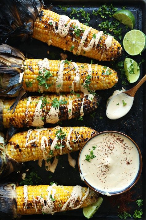 11 All-Star Ways to Cook Corn on the Cob Grilled Corn On The Cob, Sriracha Aioli, Summer Side Dishes, Munnar, Dinner Easy, Corn Recipes, Corn On The Cob, Simply Recipes, Grilled Corn