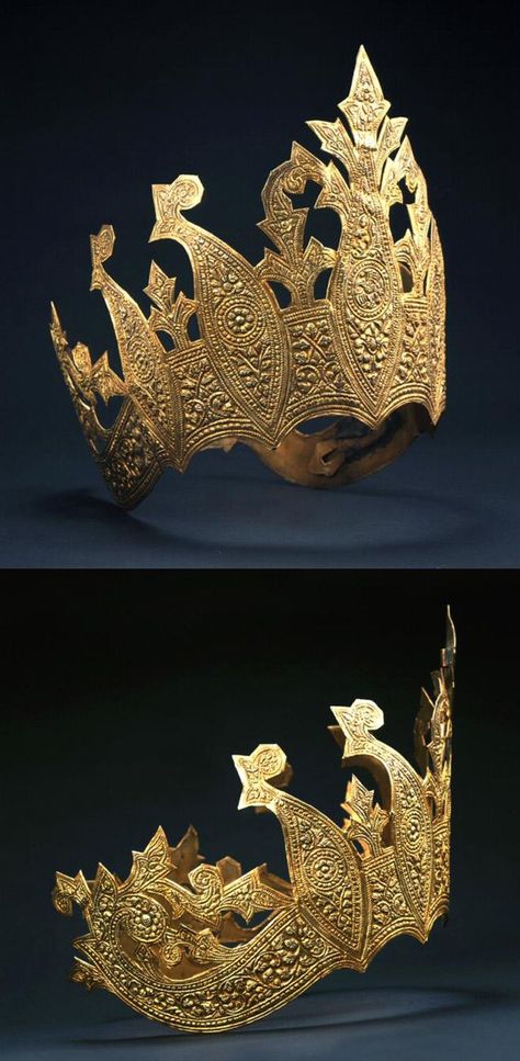 Indonesia ~ Palembang, Sumatra | Crown; gilded copper. ca. late 19th to early 20th century || Such a crown was probably worn by a noblewoman or dancer at the court of Palembang in southeastern Sumatra.: Filipino Crown, Indian Crown, Persian Crown, Wooden Crown, Headdress Art, Asian Art Museum, Royal Crowns, Historical Jewellery, South East Asia