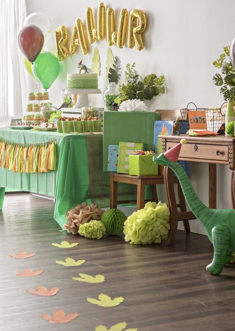 55 Fun Birthday Party Theme Ideas That Kids Will Never Forget | Home Design And Interior Fête Jurassic Park, Dinosaur Birthday Party Ideas, 4de Verjaardag, Dinosaur Birthday Theme, Dinosaur Birthday Party Decorations, Dinosaur Themed Birthday Party, Dino Birthday Party, Dinosaur First Birthday, Dinosaur Theme Party