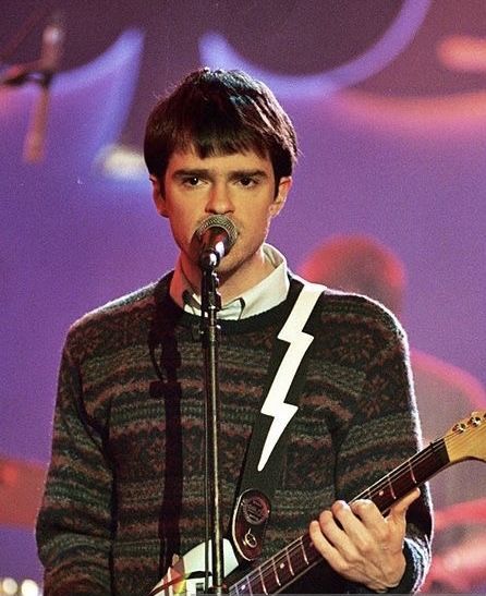 Matt Sharp 90s, Weezer Pfp, Rivers Cuomo Funny, Rivers Cuomo Cute, Young Rivers Cuomo, River Cuomo, Rivers Weezer, Rivers Cuomo Pfp, Rivers Cuomo 90s