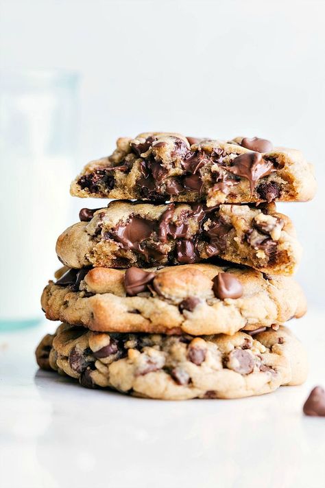 Chocolate Chip Cookies Cornstarch, Easy Cookie Recipes Chocolate Chip, Bakeshop Design, Bakery Fashion, Bakery Style Chocolate Chip Cookies, Bakery Chocolate Chip Cookies, Giant Cookies, Cookies Bakery, Amazing Cookie Recipes