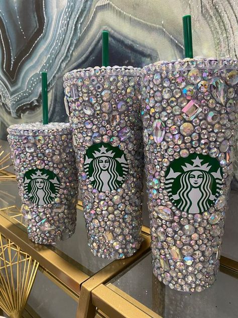 Great for both hot and cold beverages Bedazzled Projects, Rhinestone Ideas, Starbucks Cup Art, Bling Ideas, Rhinestone Cups, Rhinestone Projects, Rhinestone Crafts, Bling Crafts, Custom Starbucks Cup