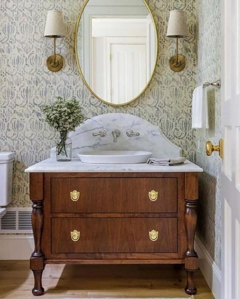 Feminine Bathroom, Vintage Bathroom Vanity, Modern Vintage Bathroom, Thomas Obrien, Living Room Antique, Powder Room Decor, Vintage Wall Sconces, Antique Vanity, Natural Paper