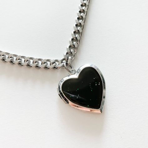 Locket Necklace Grunge, Punk Style Black Heart Pendant Necklace, Black Locket, Heart-shaped Metal Locket Necklace, Dark Accessories, Gothic Heart-shaped Chain Necklace, Black Heart Necklace, Punk Black Heart Pendant Necklace, Change Photo