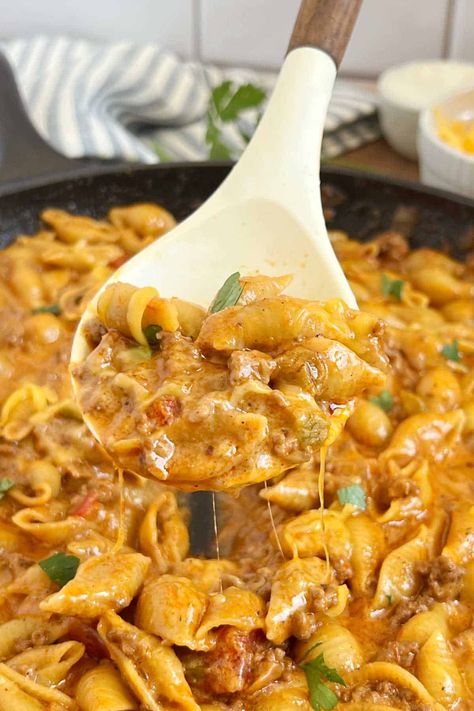 This quick and easy one pot taco pasta recipe is perfect for busy weeknights. With ground beef, tender pasta and plenty of cheese, this 30-minute meal is sure to become a family favorite. Crock Pot Taco Pasta Recipes, Easy Dinner Recipes With Ground Beef Pasta, Taco Pasta Bake Cream Cheese, Hamburger Meat Recipes Taco, Crunchy Taco Hamburger Helper, One Pot Cheesy Taco Pasta, Quick Pasta Recipes Ground Beef, Easy At Home Pasta Recipes, Velveeta Taco Pasta