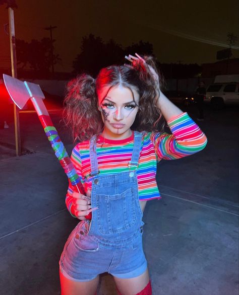 Chic Halloween Costumes, Chucky Halloween Costume, Chic Halloween Costume, Chucky Costume, Chucky Halloween, Horror Halloween Costumes, Classy Halloween Costumes, Modele Fitness, Trio Halloween Costumes