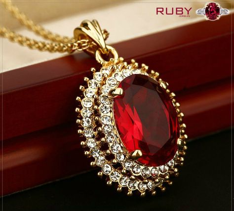 Ruby Jewelry Necklaces, Bridal Jewellery Inspiration, Locket Design, Ruby Necklace Pendant, Princess Jewelry, Book Jewelry, Greek Jewelry, Ruby Pendant, Ruby Jewelry