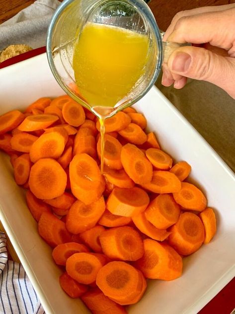 Do you love sweet buttery glazed carrots, but don’t want to go through the trouble of making a glaze or standing over the stove top cooking them for an extensive period of time?These no fuss oven roasted glazed carrots take no time at all to prep and come out beautifully every time. The buttery brown sugar mixture coats the carrots and makes the most delicious glaze as it bubbles and cooks in the oven. Oven Roasted Glazed carrots make the perfect side dish for any occasion. With just a… Carrots In The Oven Recipes, How To Preserve Carrots In Fridge, How To Bake Carrots In The Oven, Cook Carrots In Oven, Roasting Carrots In The Oven, Baked Glazed Carrots Recipe, Oven Baked Glazed Carrots, How To Roast Carrots In The Oven, Roasted Carrots Oven Brown Sugar