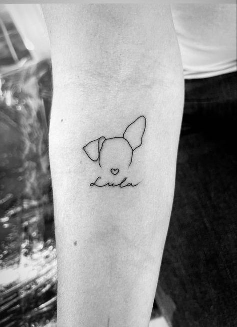 18 Minimalist Dog Tattoo Ideas: A Perfect Blend of Art and Adoration Tatoo Dog, Small Dog Tattoos, Dog Tattoo Ideas, Basic Tattoos, Pawprint Tattoo, Small Pretty Tattoos, Tasteful Tattoos, Petite Tattoos, Tattoos Geometric