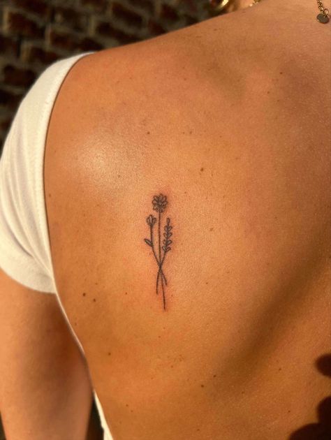 Small Cute Tattoos Flowers, Piece By Piece Tattoo, Minimalist Country Tattoo Ideas, Aesthetic Wrist Tattoos For Women, Clean Girl Tattoo Ideas, Lower Shoulder Tattoo, Flower Tattoos Simple Minimalist, Spots For Small Tattoos For Women, Three Small Flowers Tattoo