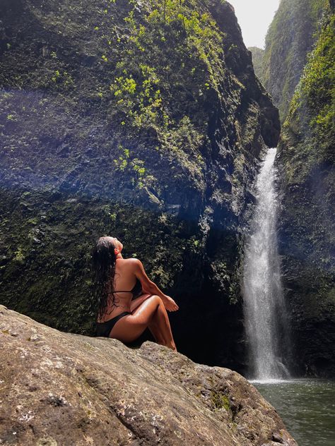 secret waterfall in hawaii, oahu Oahu Botanical Gardens, Oahu Photoshoot Locations, Pics To Take In Hawaii, Hawaii Photo Inspiration, Hawaii Instagram Pictures Kona, Oahu Photo Ideas, Hawaii Instagram Pictures Maui, Hawaii Pictures Ideas, Hawaii Photo Ideas Instagram