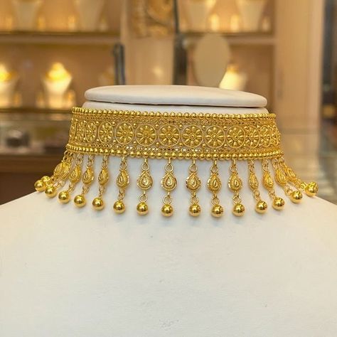 Four Bangles Set Gold, Traditional Jewelry Indian Gold Jewellery, Chokar Set Handmade Gold, Gold Jwelery Designs, Bridal Gold Jewellery Indian, Gold Traditional Necklace, Gold Choker Necklace Indian, Bridal Gold Necklace, Traditional Gold Necklace