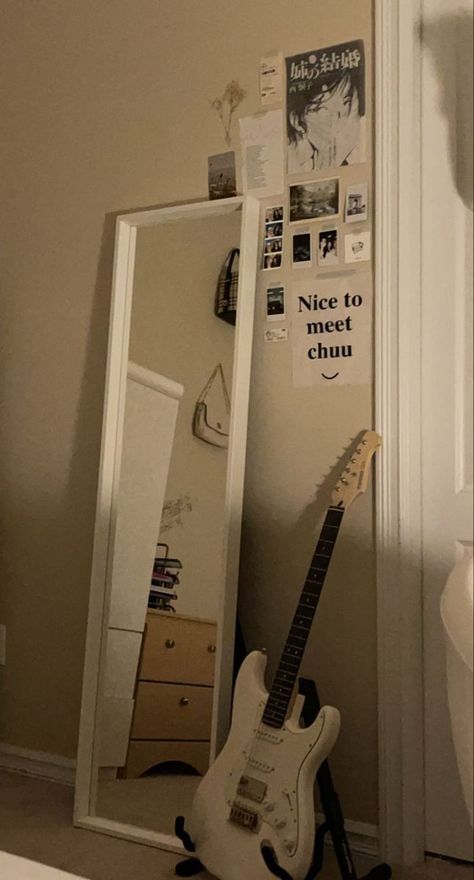 Teenage Wall Decor Ideas, Teenage Room Wall Decor, Electric Guitar In Bedroom, Electric Guitar On Wall Decor, Electric Guitar Aesthetic Room, Aesthetic Mirror In Bedroom, Room With Guitar On Wall, Aesthetic Mirrors Bedroom, Electric Guitar Bedroom Aesthetic