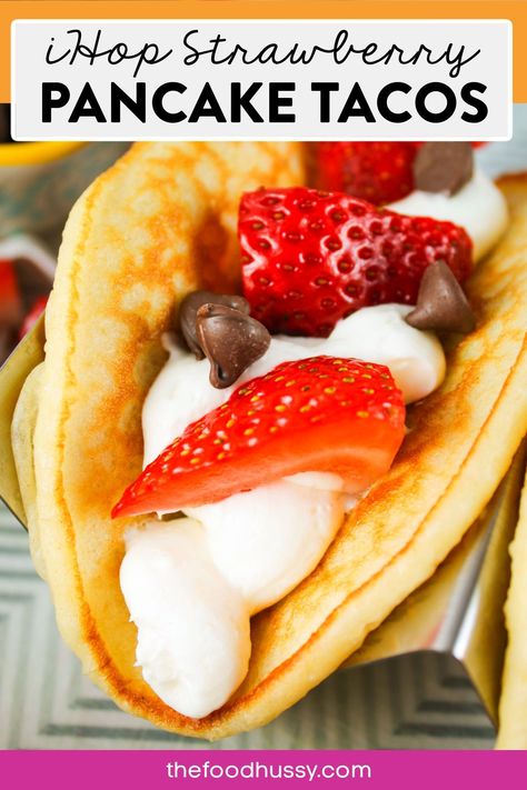 These copycat IHOP Strawberry Cheesecake Pancake Tacos are silver dollar pancakes filled with creamy cheesecake mousse and topped with fresh sliced strawberries and chocolate chips. Light, creamy and delicious - a pancake lover's dream! Ihop Food, I Hop Pancake Recipe, Strawberry Cheesecake Pancakes, Pancake Tacos, Dollar Pancakes, Pancake Bar, Ihop Pancakes, Cheesecake Pancakes, Breakfast Quesadillas