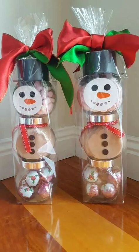 100+ Easy DIY Christmas Gifts for Friends and BFFs - Holidappy Inexpensive Christmas Gifts For Friends, Joululahjat Diy, Christmas Jar Gifts, Outdoor Decoration Ideas, Diy Christmas Gifts For Friends, Christmas Candy Gifts, Inexpensive Christmas Gifts, Inexpensive Christmas, Easy Diy Christmas Gifts