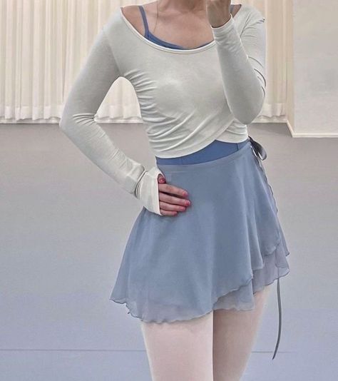 Balletcore Outfits Blue, Ballet Core Fashion, Balletcore Outfit Ideas, Cute Ballet Outfits, Ballerina Core Outfit, Balletcore Skirt, Ballet Practice Outfit, Balletcore Summer, Ballet Core Outfits