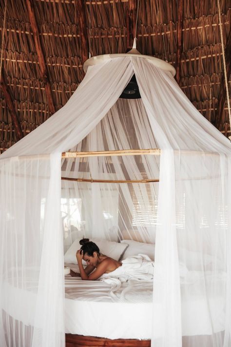 This modern canopy bed is making us wish we were on vacation... Modern Canopy Bed, Simple Bed Designs, Tent Lighting, Round Beds, Patio Canopy, Romantic Bedroom, Bed Canopy, घर की सजावट, Canopy Bed