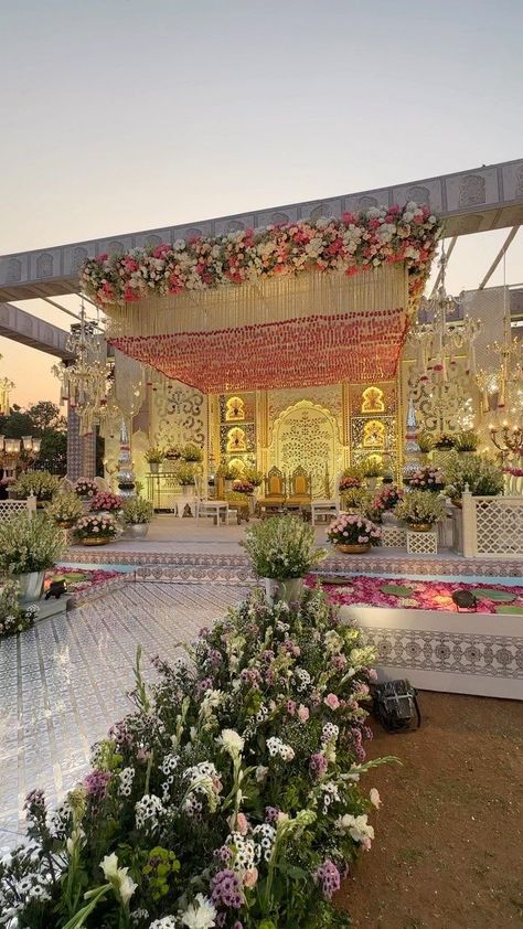 Trendy Floral Mandap Decor For Floral Theme Wedding. Indian Wedding Venue, Indian Wedding Decorations Receptions, Small Wedding Decor, Mandap Design, Night Wedding Decor, Wedding Setup, Dream Wedding Reception, Wedding Stage Decor, Wedding Background Decoration