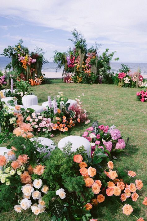 Waves Of Euphoria Immaculate Vibes, Flower Table Decorations, Plan Wedding, Table Arrangements Wedding, Wedding Lounge, Garden Wedding Reception, Aisle Flowers, Wedding Ceremony Photos, Wedding Design Decoration