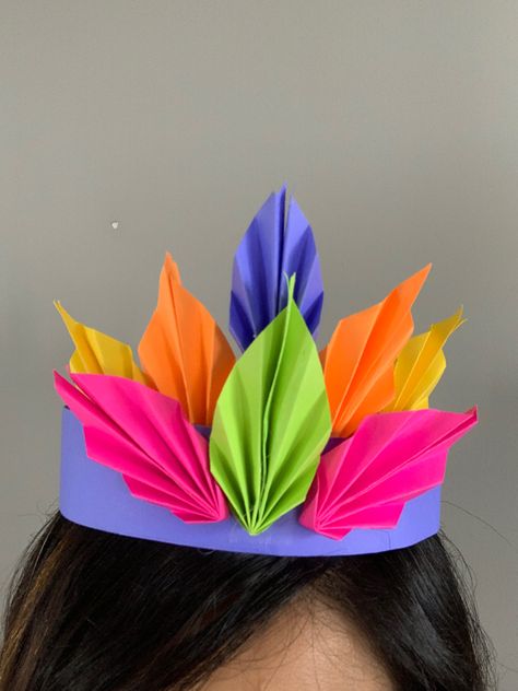 Easy diy paper crown, tiara. Diy Crown For Kids, Paper Crown Ideas, Diy Crown Paper, How To Make A Paper Crown, Paper Headdress, Diy Tiaras And Crowns, Crown Paper Craft, Paper Crown Tutorial, Diy Crown Headband