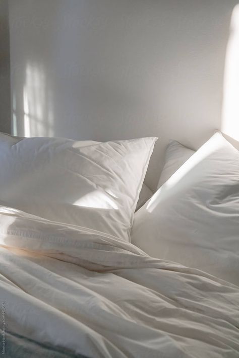 White bedding in a light-filled room with soft, airy, clean aesthetic Fresh Bed Sheets Aesthetic, Clean Soft Aesthetic, Calm Clean Aesthetic, White Sheet Aesthetic, Soft Pillow Aesthetic, Fresh Sheets Aesthetic, Fresh Clean Aesthetic, White Pillows Aesthetic, Clean Sheets Aesthetic