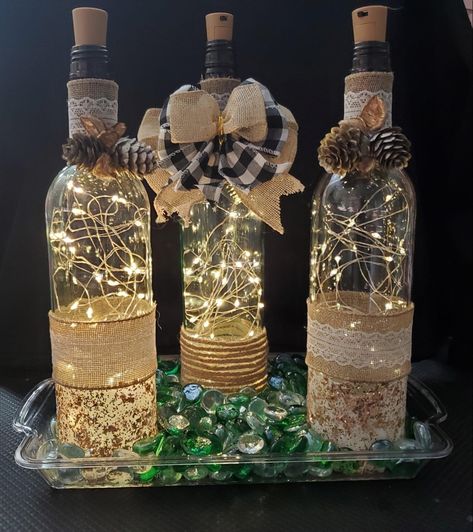 Wine Bottle Crafts Christmas, Light Up Bottles, Glass Bottle Diy, Christmas Wine Bottles, Diy Glass Bottle Crafts, Wine Bottle Art, Glass Bottles Art, Wine Bottle Diy Crafts, Painted Wine Bottles