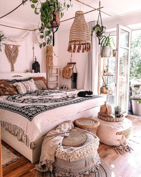 Boho Styl, Deco Studio, Bohemian Bedroom Decor, Room Decor Bedroom Teenage, Cozy Room, Room Inspiration Bedroom, Room Ideas Bedroom, Aesthetic Bedroom, Boho Bedroom