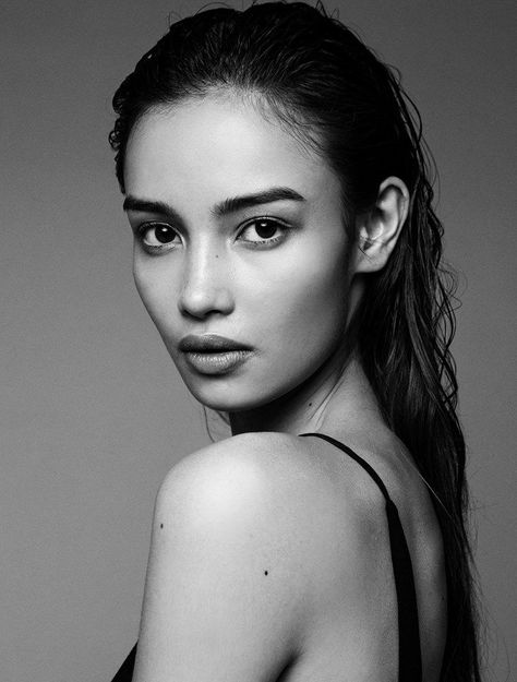 Shooting Photo Studio, Model Headshots, Kelsey Merritt, Headshots Women, Studio Portrait Photography, Studio Poses, Shotting Photo, Photographie Portrait Inspiration, Portrait Photoshoot