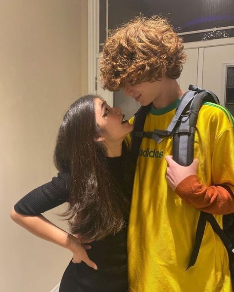 Mode Zendaya, Cute Couples Costumes, Halloween Parejas, Matching Halloween Costumes, Duo Costumes, Pretty Halloween Costumes, Duo Halloween Costumes, Couples Halloween Outfits, Cute Couple Halloween Costumes