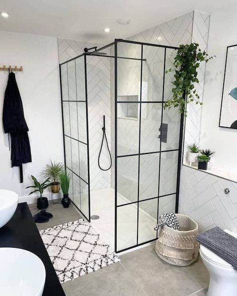 Small Shower Room, Shower Renovation, Small Bathroom Interior, Sleek Bathroom, Bathroom Inspiration Modern, Small Bathroom Makeover, Bathroom Design Inspiration, Bathroom Design Decor, Bathroom Inspiration Decor