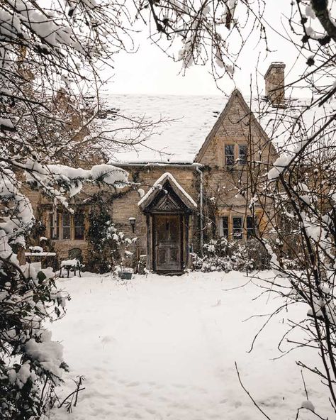 10 Winter Exteriors from Our Snow-Filled Dreams - Cottage Journal Cottage Photography, London Snow, England Winter, English Country Decor, Winter Szenen, English Village, Dream Cottage, Gifts For Boyfriend, Stone Cottage