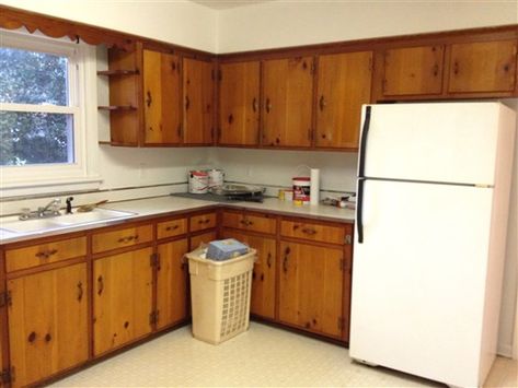 Kitchen DIY makeover: Before and after pictures Kitchen Makeover Projects, 1950s Kitchen Remodel, Pine Kitchen Cabinets, Oak Kitchen Remodel, Kitchen Facelift, 50s Kitchen, 1950s Kitchen, Doors Ideas, Kitchen Remodel Cost