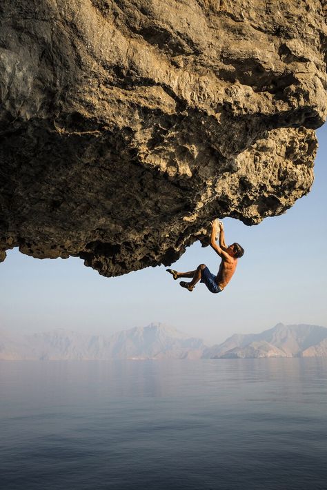 Why dopamine drives you to do hard things—even without a reward — National Geographic Solo Climbing, Alex Honnold, Jimmy Chin, Science Stories, Do Hard Things, Reward System, Nat Geo, Marathons, Why Do People