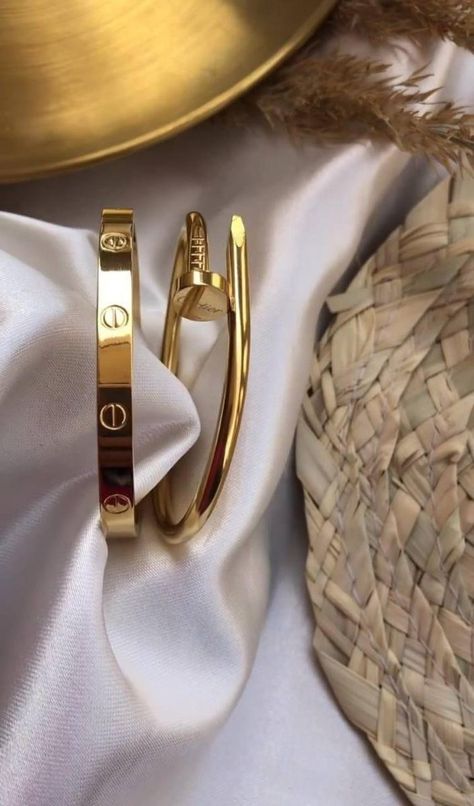 خواتم خطوبة, Jewelry Product Shots, Expensive Jewelry Luxury, Wrist Jewelry, Luxe Jewelry, Girly Accessories, Gold Bracelets, Jewelry Fashion Trends, Classy Jewelry