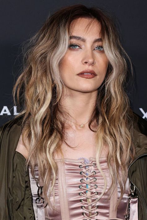 Dark Hair, Paris Jackson Outfits, Paris Jackson Hair, Paris Jackson Aesthetic, Casual College Outfits, Paris Jackson, Jackson Family, Universal Music Group, Hair Envy