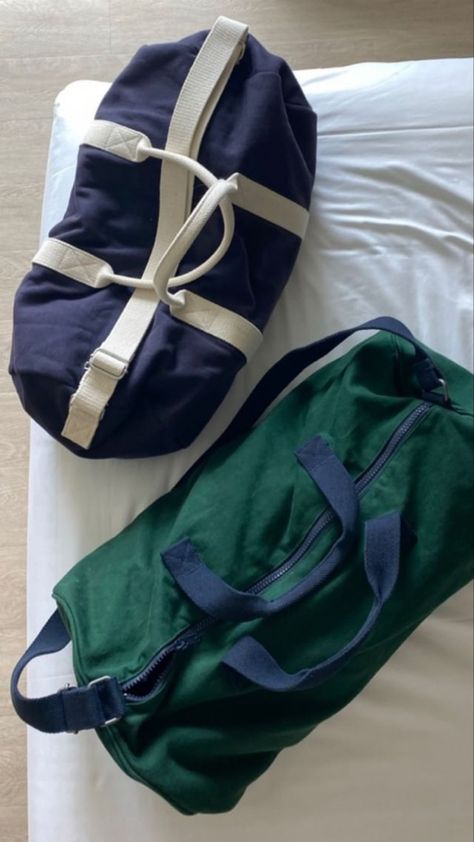 Duffel Bag Travel Packing, Aesthetic Duffel Bag, Aesthetic Duffle Bags, Duffel Bag Aesthetic, Duffle Bag Aesthetic, Packing Backpack, Airport Bag, Backpacking Bag, Travel Backpack Carry On