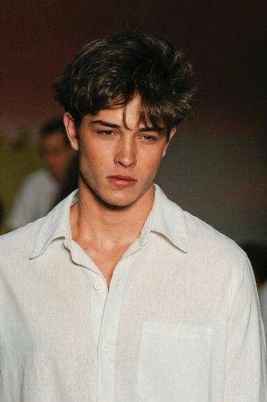 francisco lachowski Chico Lachowski, 90s Hairstyles Men, Francisco Lachowski, 90s Hairstyles, The Perfect Guy, Aesthetic Guys, Attractive Guys, Pretty Men, Haircuts For Men