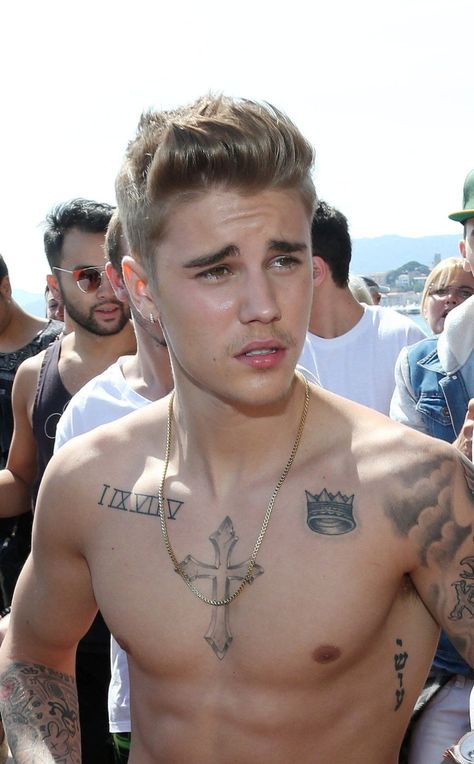 Light Skin Justin Bieber, Taper Hairstyle, Hairstyles For Rectangular Faces, Justin Bieber Black, Box Braids Styles, Justin Bieber Tattoos, Haircut Layers, Justin Bieber Photoshoot, High Taper