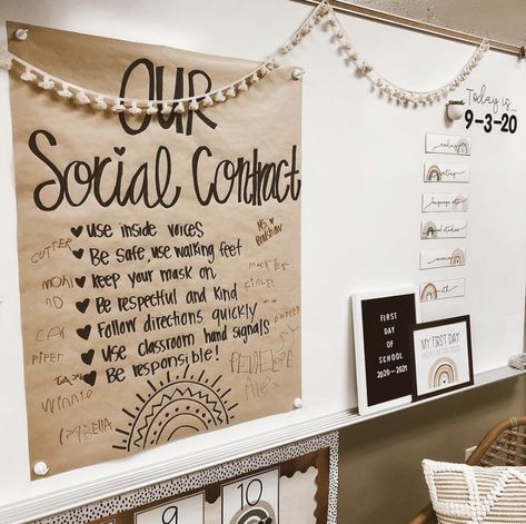 Classroom Contract, Classroom Hand Signals, Teaching Classroom Decor, Social Contract, Preschool Rooms, Classroom Makeover, Modern Classroom, Elementary Classroom Decor, 4th Grade Classroom