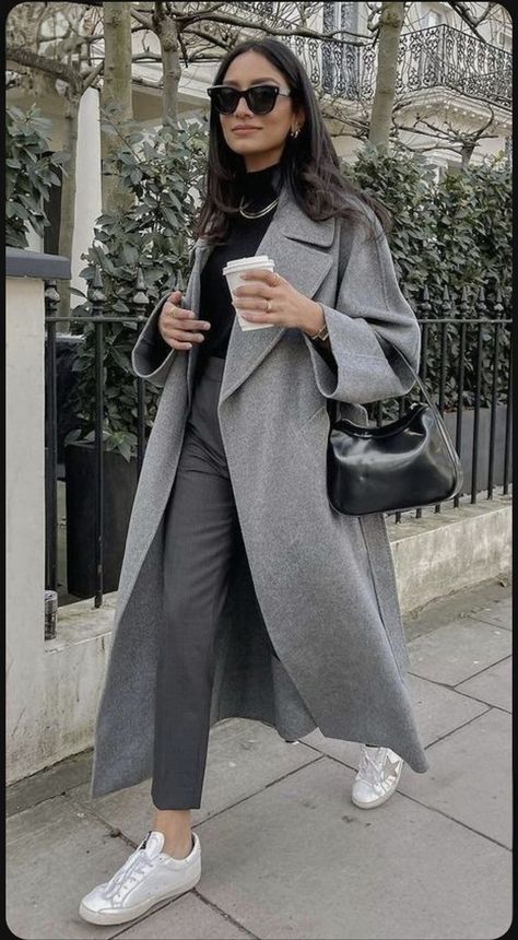 Grey Coat Outfit Winter, Grey Outfit Fall, Coat Outfits For Women, Grey Coat Outfit, Mantel Outfit, Long Coat Outfit, Long Grey Coat, Winter Coat Outfits, Chique Outfit