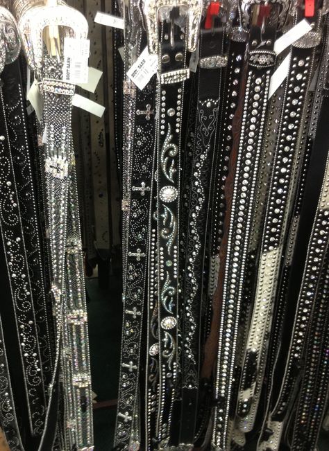 Belts that sparkle Skater Accessories, 2000s Belt, Belts Aesthetic, Y2k Accessories, Trashy Y2k, 2000s Fashion Outfits, Estilo Punk, Virtual Closet, 2000s Fashion